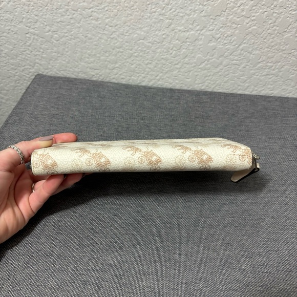 NWT COACH SLIM ACCORDION ZIP WALLET WITH HORSE AND CARRIAGE PRINt CREAM BEIGE - Picture 9 of 11